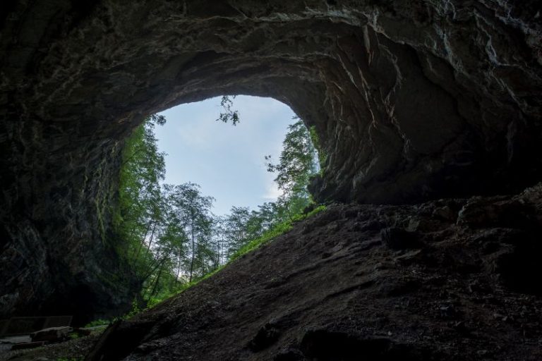 Barlangtúra a Srnica barlangban